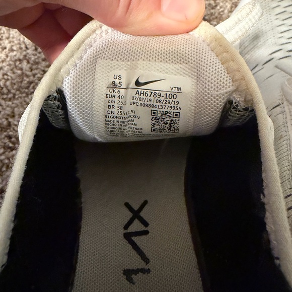 Nike Air Max 270 - Picture 5 of 5